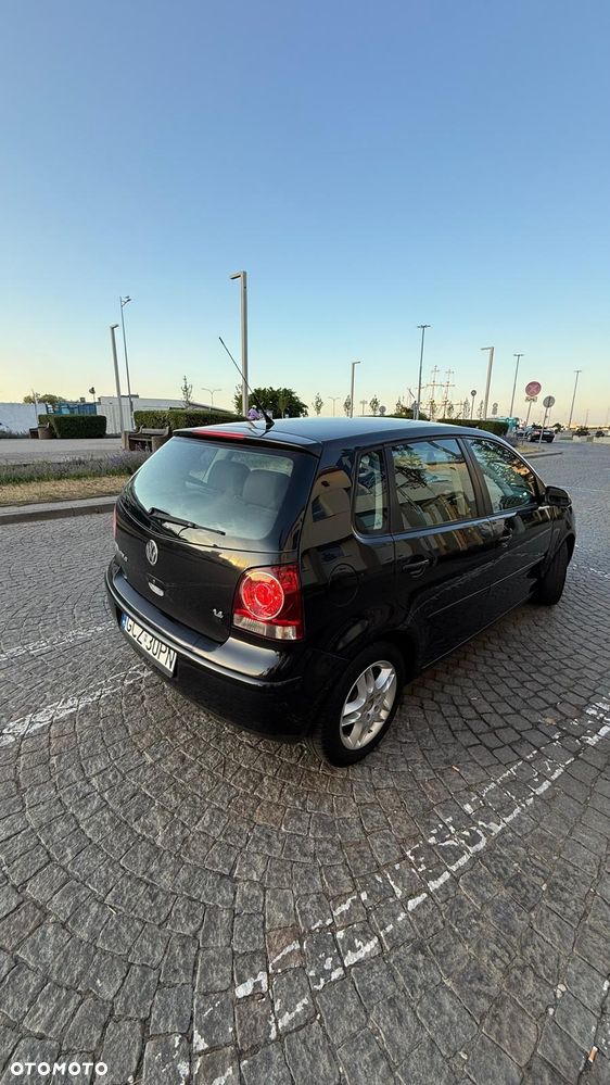 Volkswagen Polo 1.4 16V Comfortline - 2