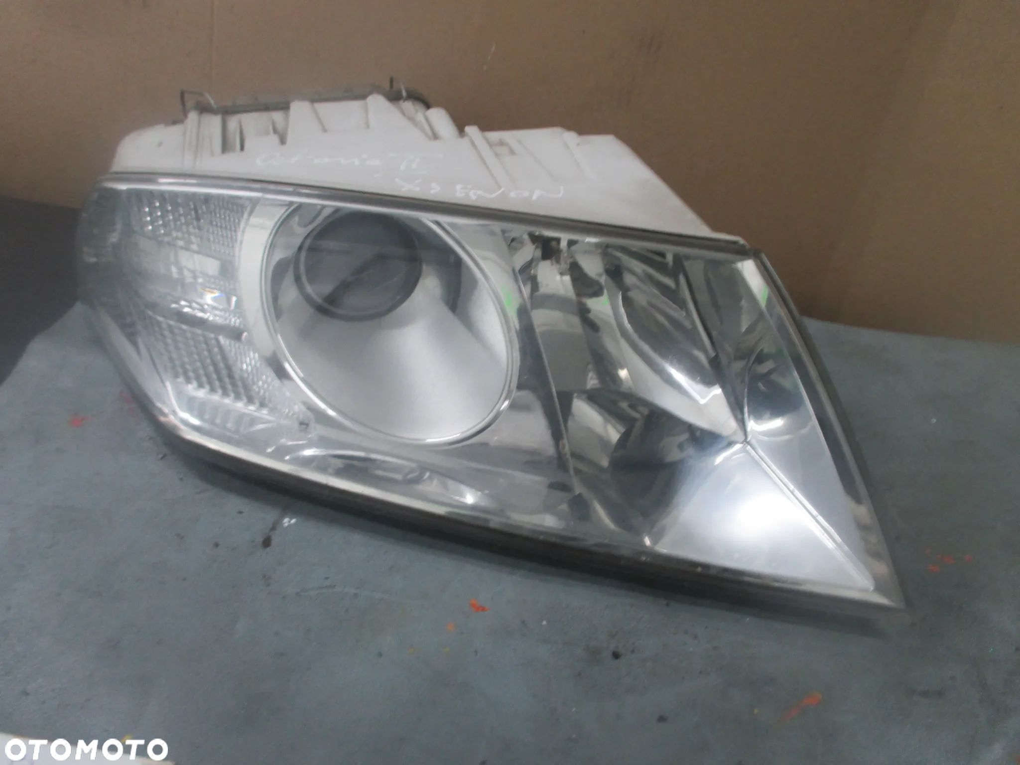 lampa prawa Skoda Octavia II Xenon Europa Orginał - 1