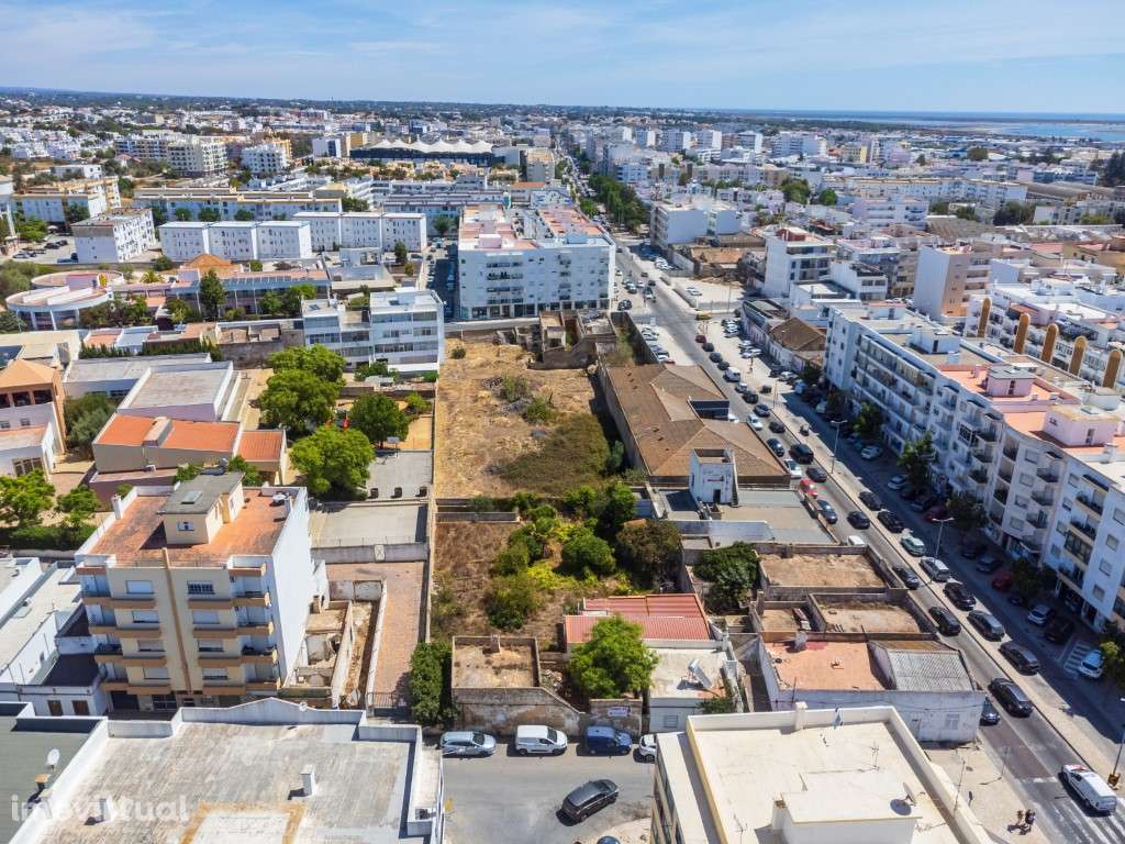 Terreno com Casa em ruínas no Centro de Olhão - Grande imagem: 3/60