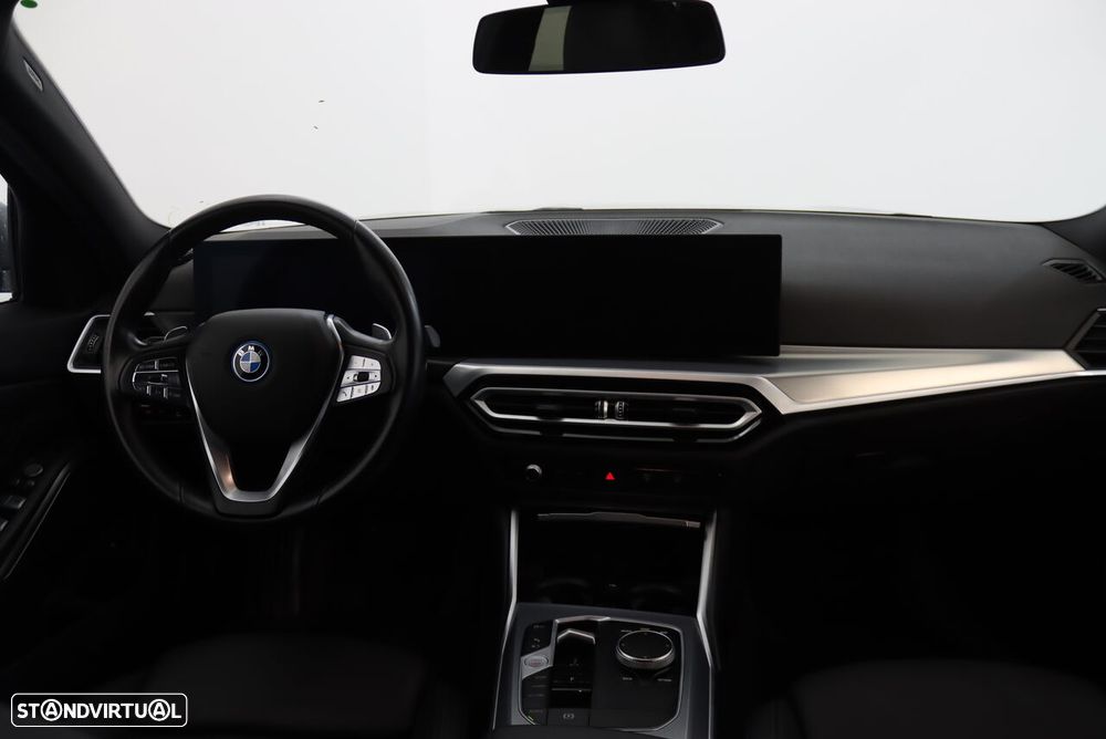 BMW 330 e Line Sport Auto - 4