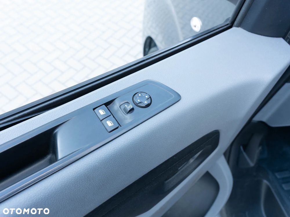 Opel Vivaro - 25