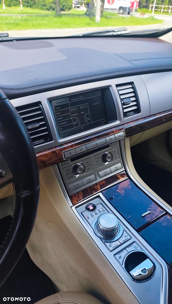 Jaguar XF 3.0 V6 - 11