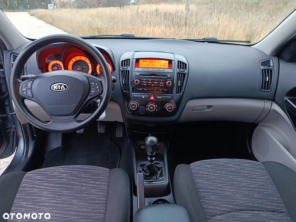 Kia Ceed 1.4 CVVT Attract - 27