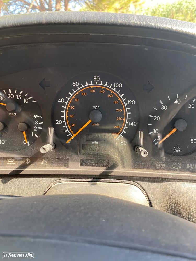 Mercedes-Benz SL 300 SE - 16