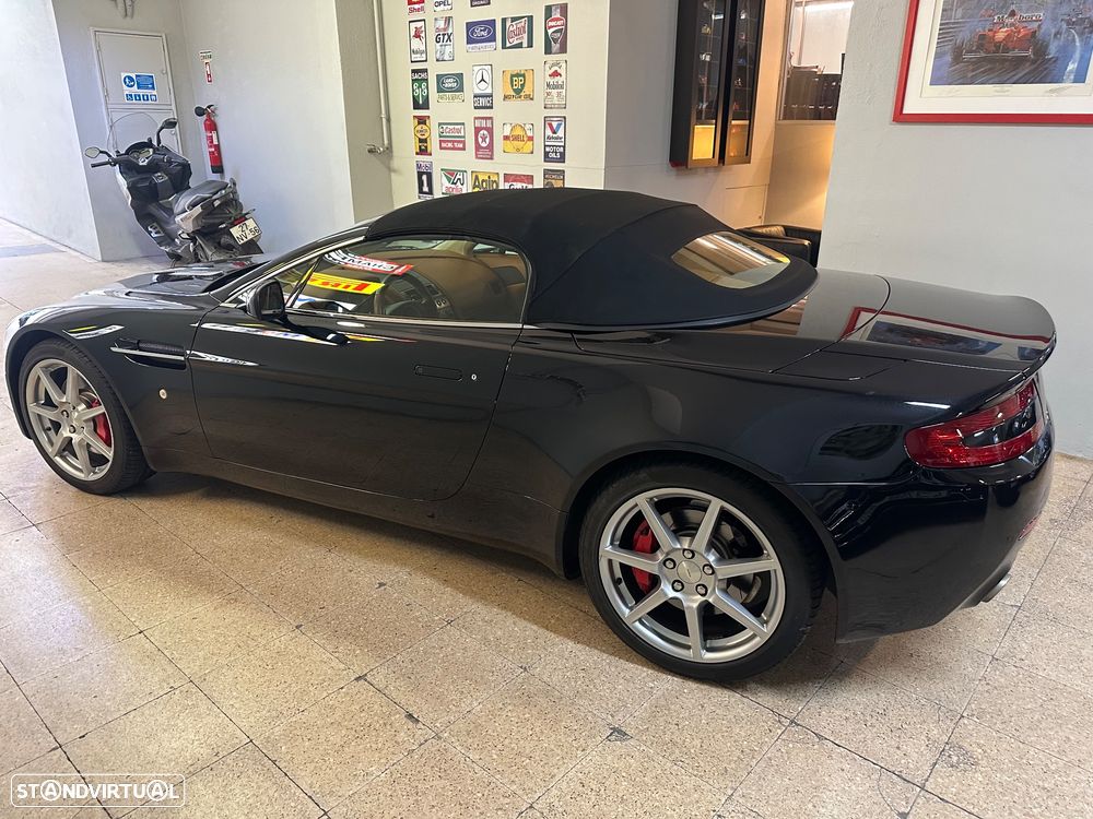 Aston Martin Vantage Roadster - 11