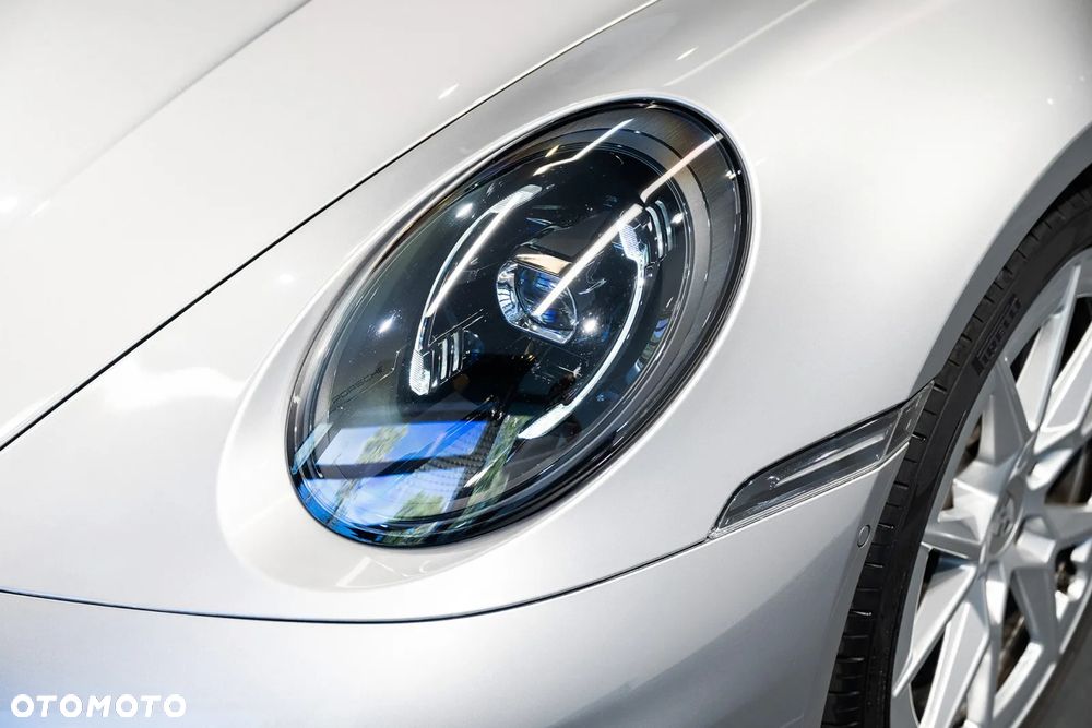 Porsche 911 Carrera - 26