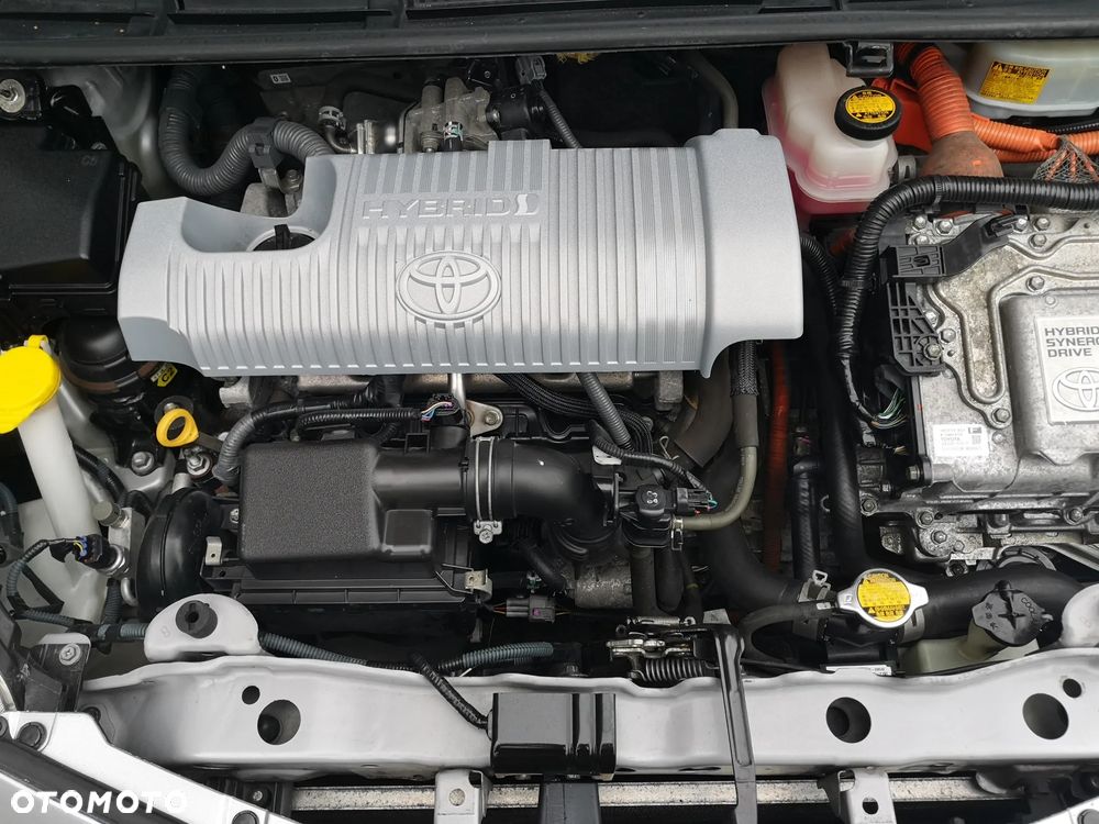 Toyota Yaris Hybrid 100 Premium - 32