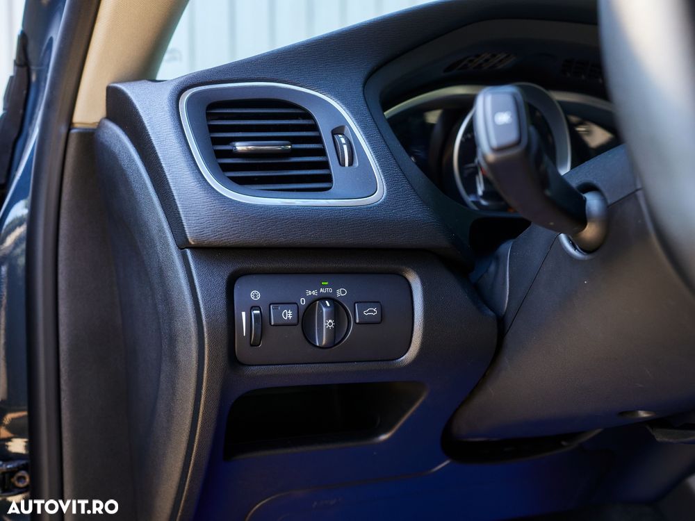 Volvo V40 D3 Geartronic Momentum - 21