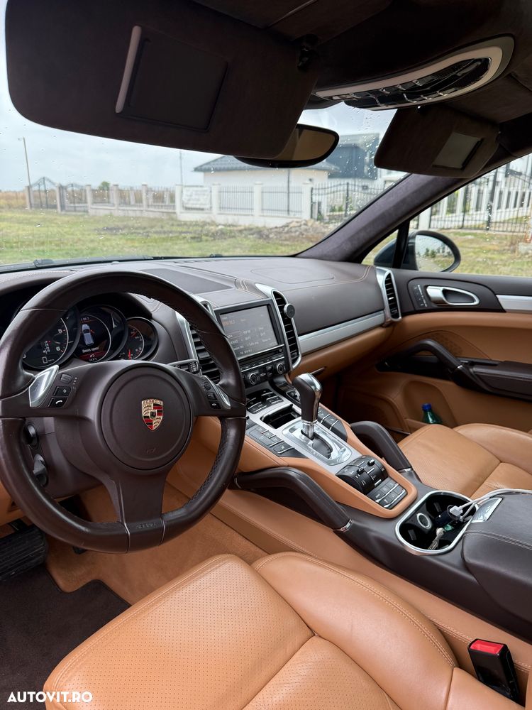 Porsche Cayenne 3.0 L V6 - 8