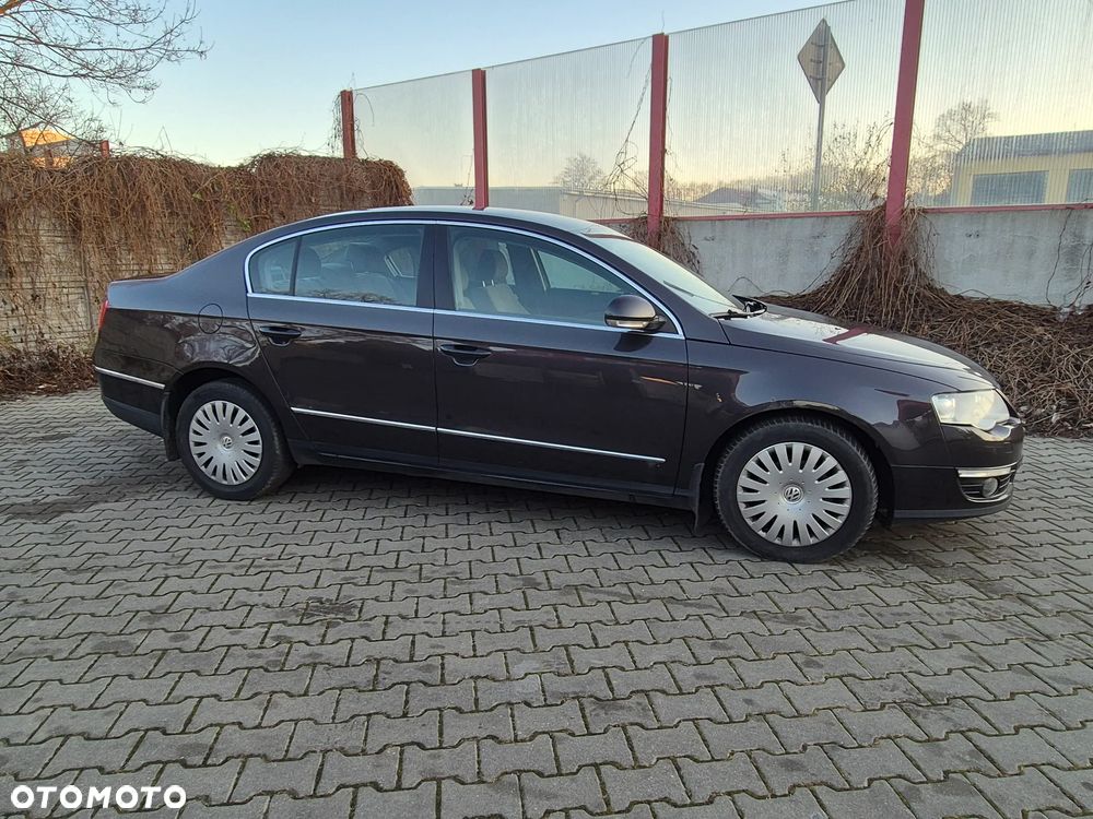 Volkswagen Passat 2.0 TDI DPF Highline - 23