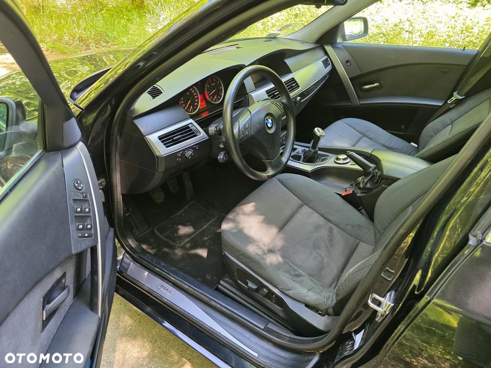 BMW Seria 5 520i - 4