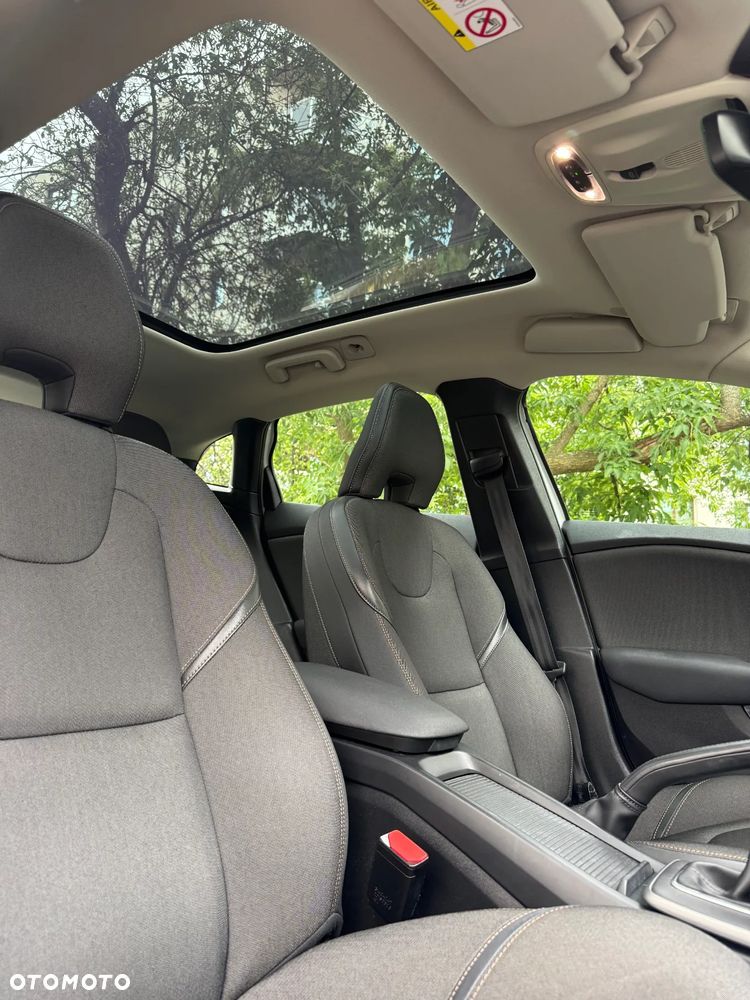 Volvo V40 Cross Country D4 Momentum - 10