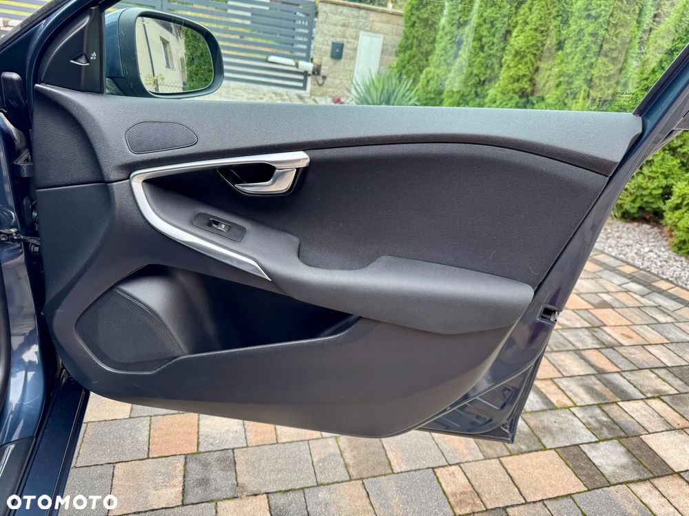 Volvo V40 D3 Momentum - 32