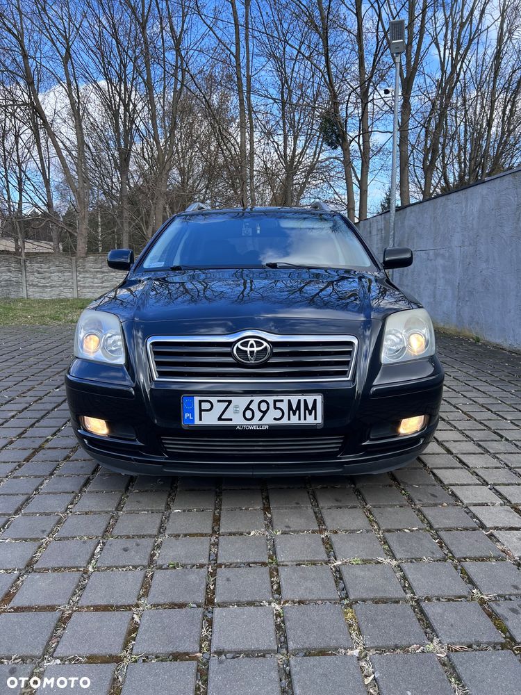 Toyota Avensis 1.8 VVT-i Sol - 1
