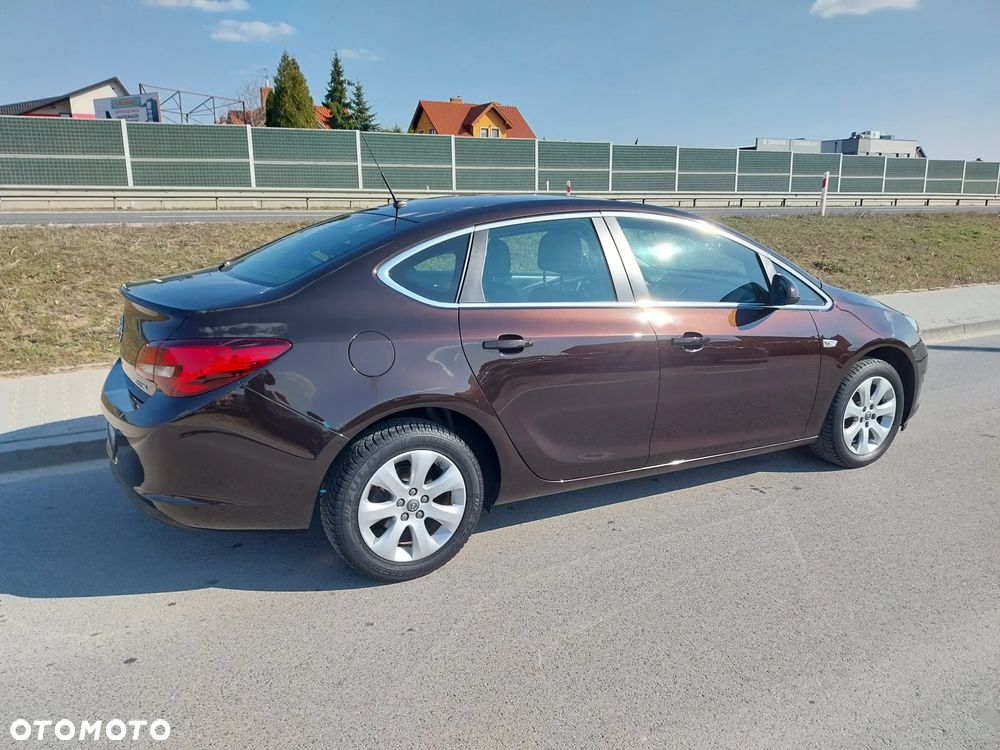 Opel Astra 1.4 T Executive EU6 - 26