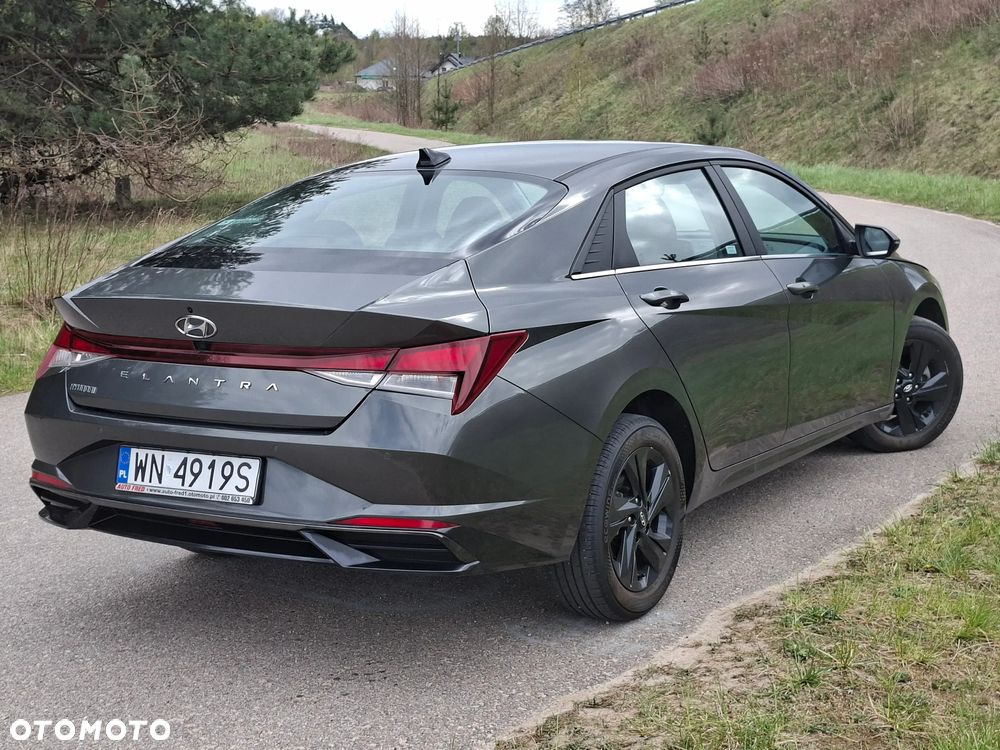 Hyundai Elantra 1.6 Smart CVT - 16