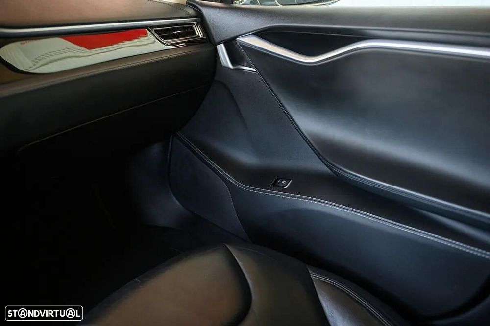 Tesla Model S - 33