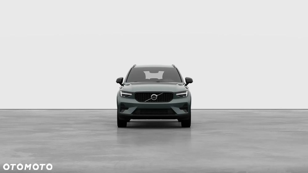 Volvo XC 40 B3 Plus Dark - 2