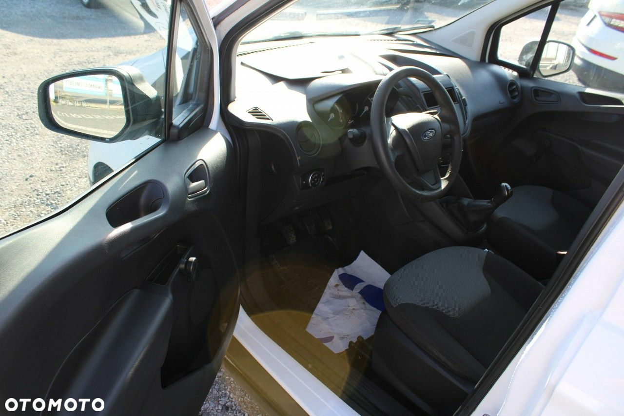Ford Transit Courier - 13