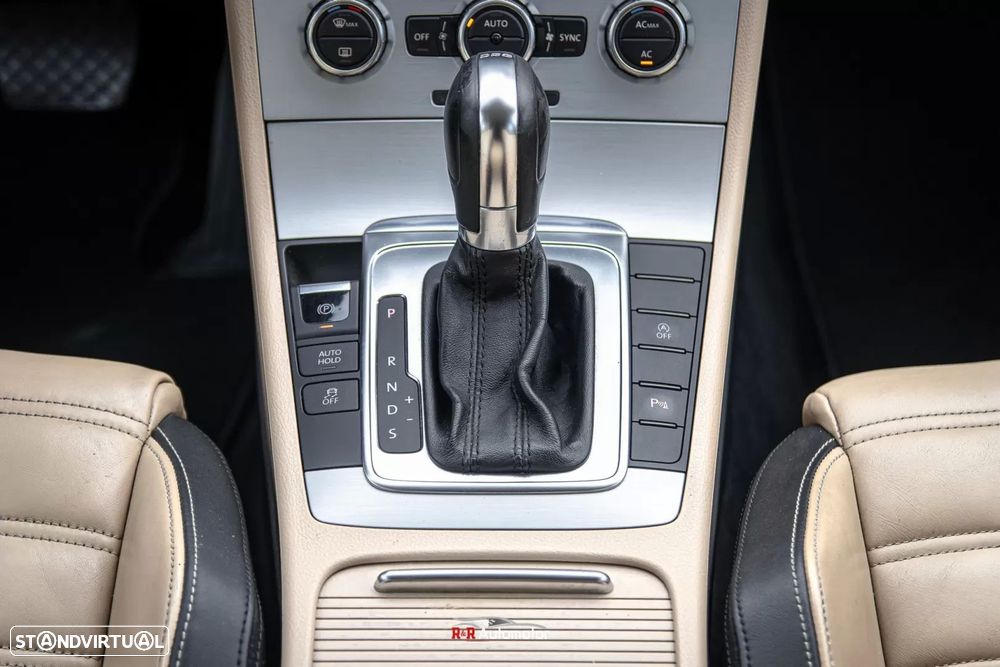 VW Passat CC 2.0 TDi BlueMotion DSG - 24