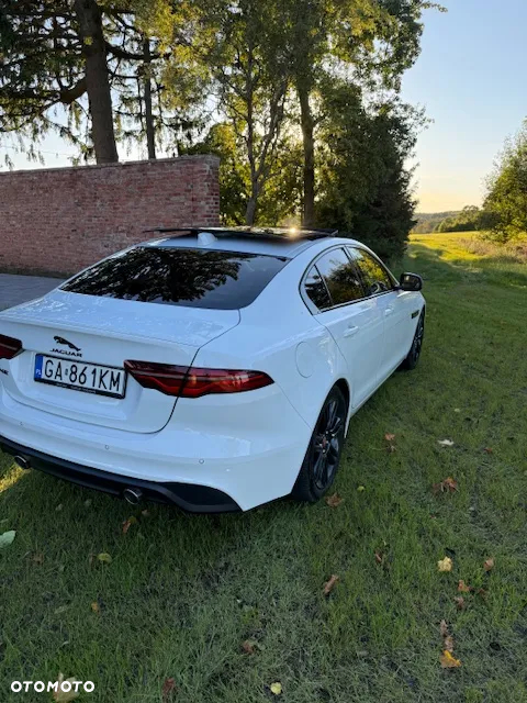 Jaguar XE 2.0 P250 R-Dynamic SE - 8