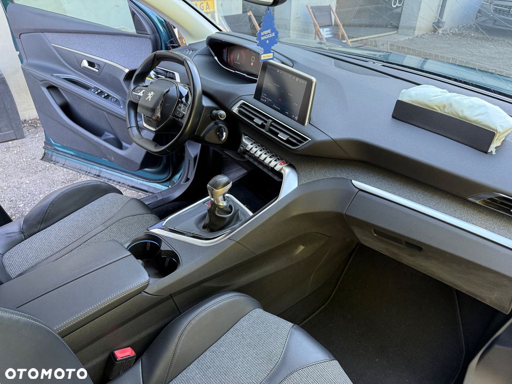 Peugeot 5008 PureTech 130 Stop & Start Allure Business-Paket - 25