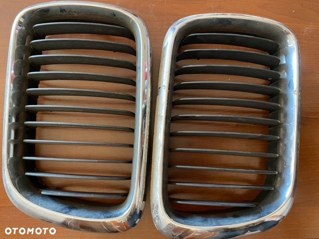 ATRAPA GRILL LEWA 51138185801, PRAWA 51138185802 BMW E46 SERIA 3