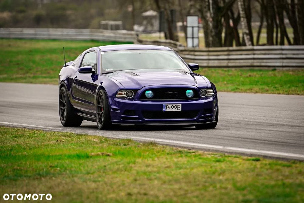 Ford Mustang 5.0 V8 GT - 2