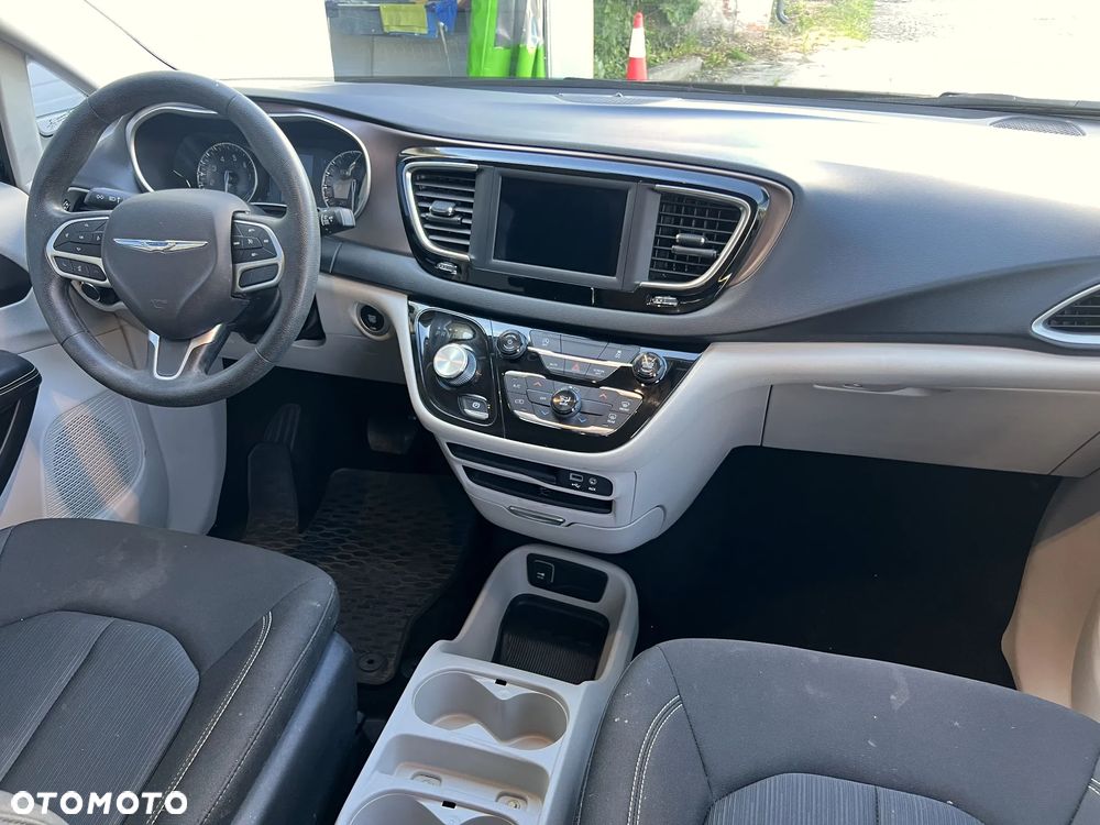 Chrysler Pacifica - 7