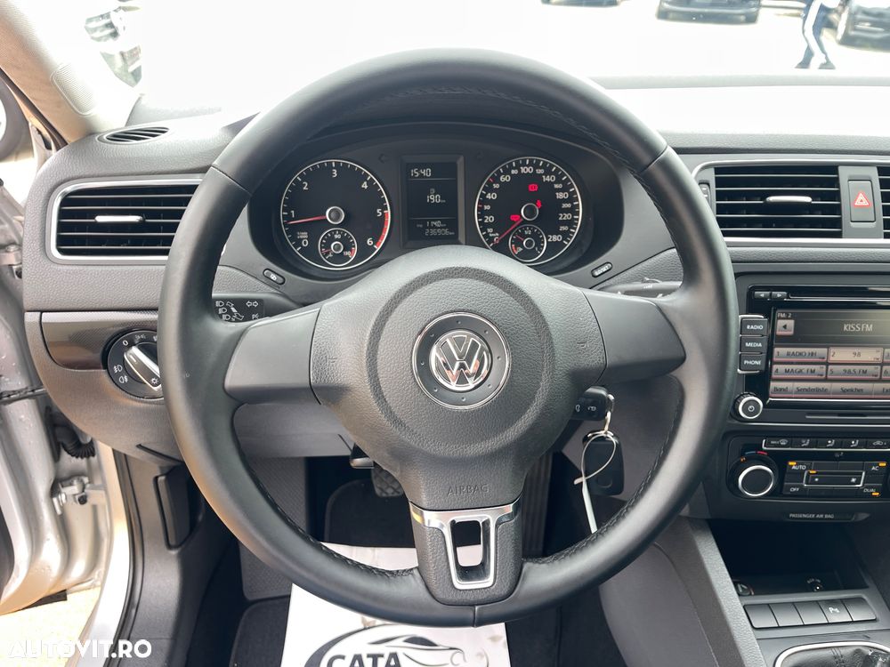 Volkswagen Jetta 1.6 TDI Blue Motion Technology Life - 34