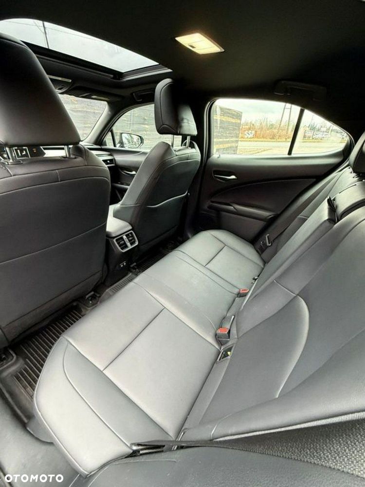 Lexus UX - 40