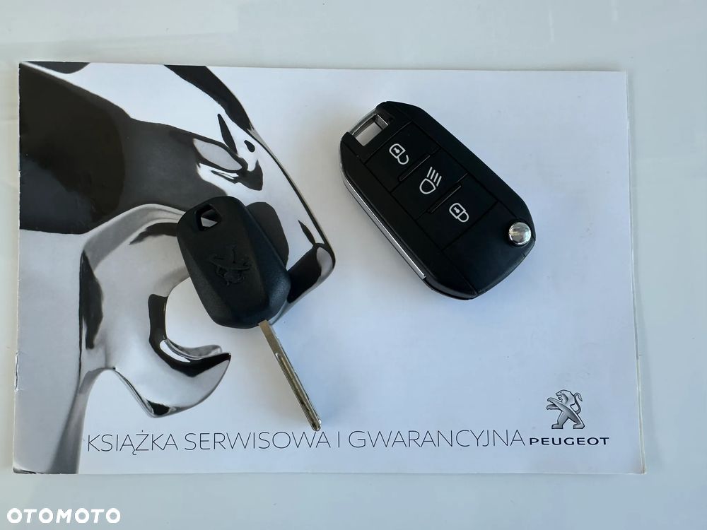 Peugeot 2008 1.2 PureTech Active S&S EAT8 - 23