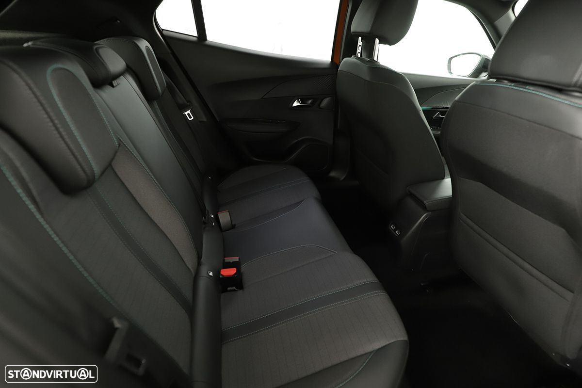Peugeot 2008 1.2 PureTech Allure EAT8 - 21