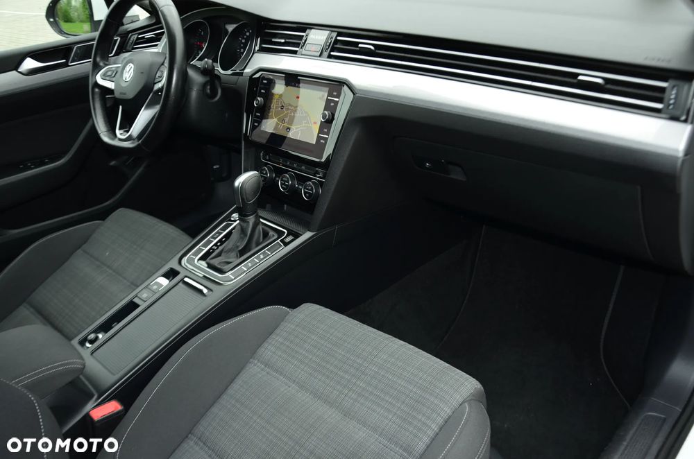 Volkswagen Passat - 21