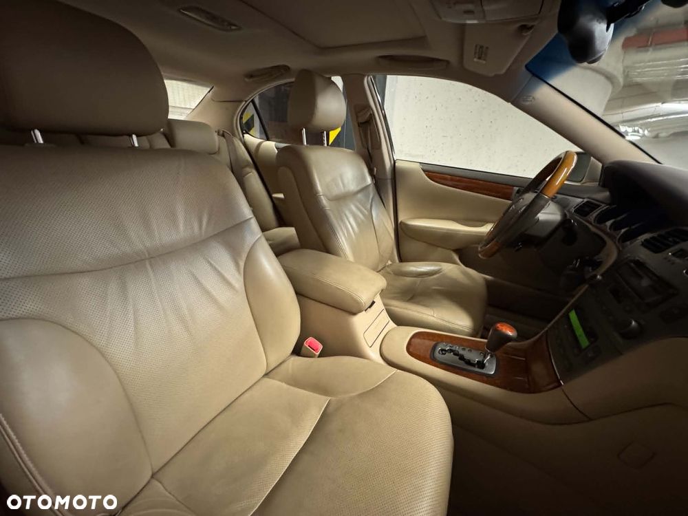 Lexus ES - 8