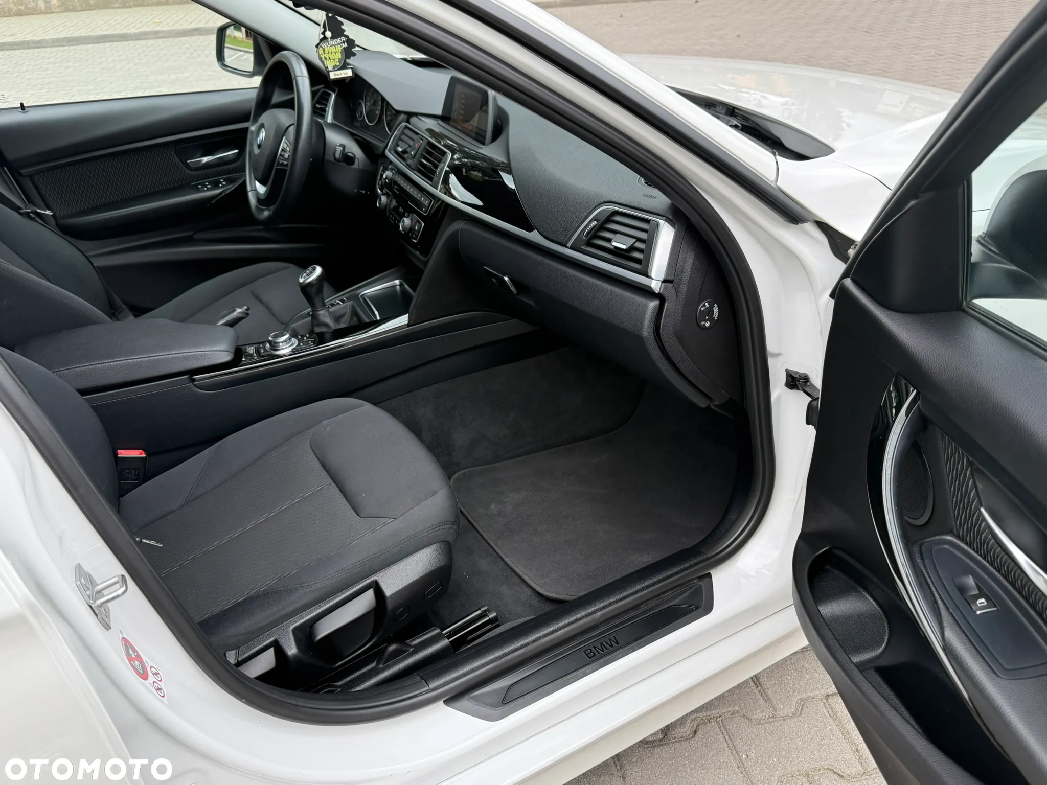 BMW Seria 3 318d Sport Line Shadow - 31