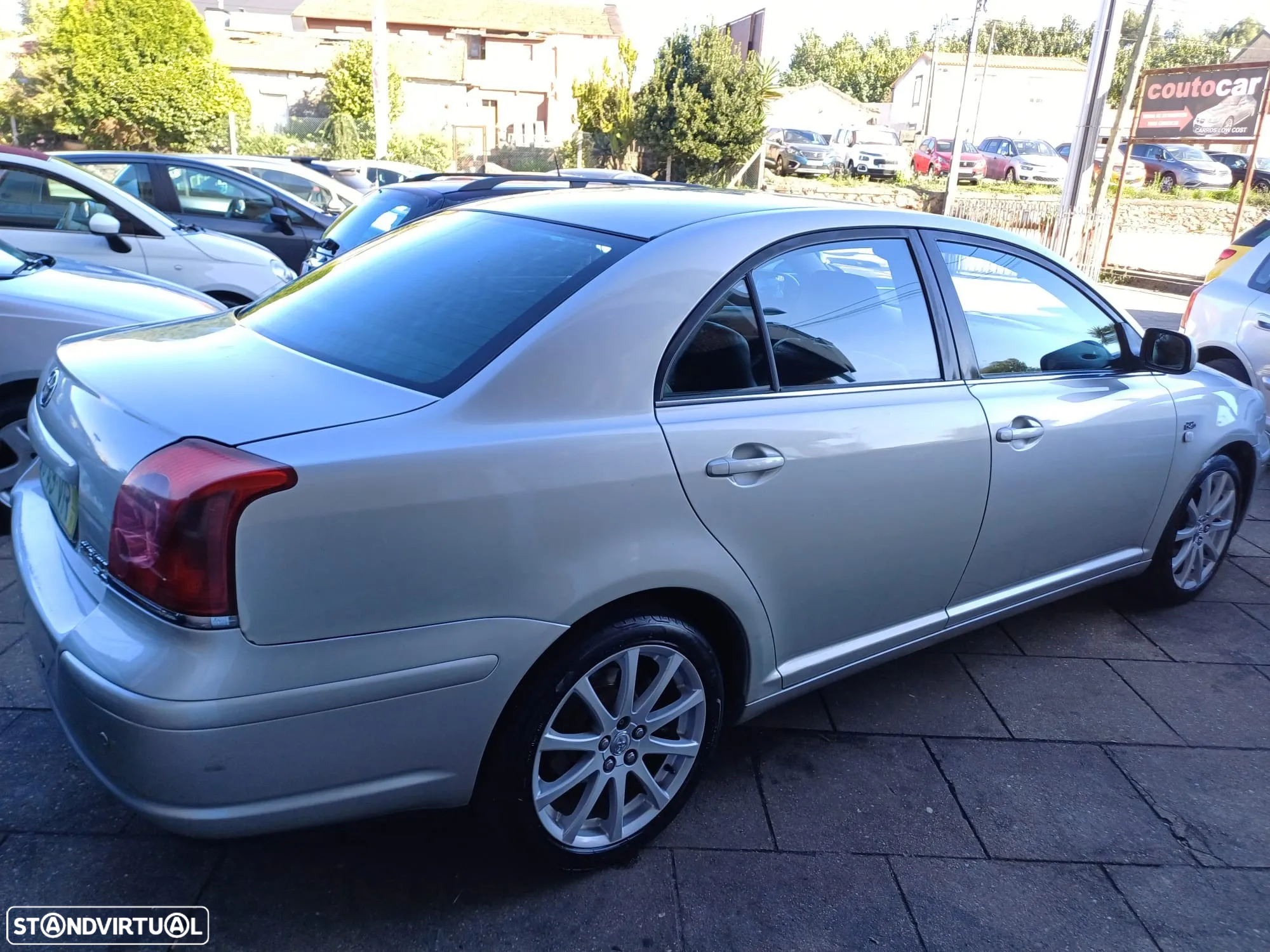 Toyota Avensis SD 2.0 D-4D Sol - 2