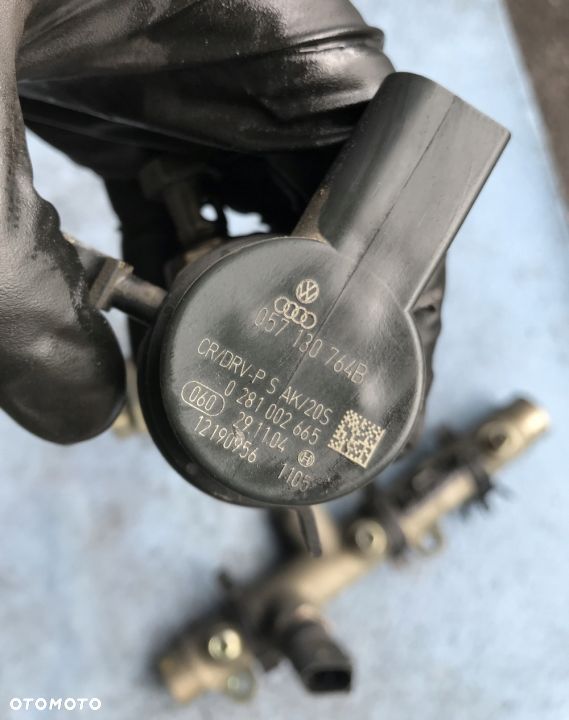 LISTWY WTRYSKOWE ZAWÓR AUDI A4 B7 3.0 TDI QUATTRO - 2