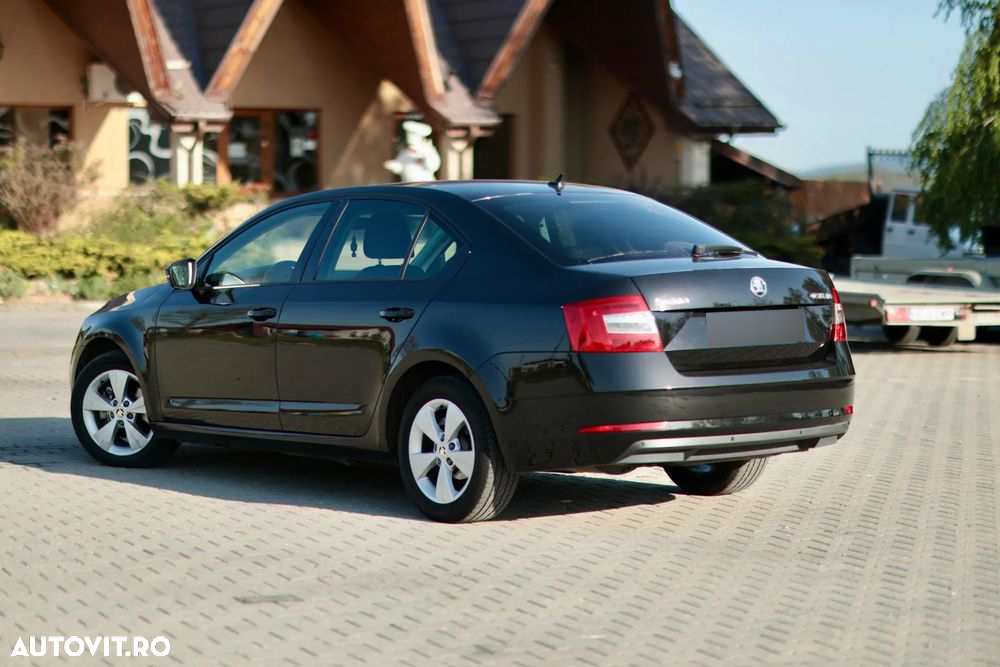 Skoda Octavia 1.6 TDI DSG Ambition - 8