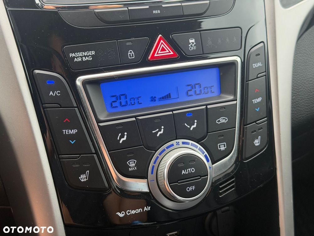 Hyundai i30 blue 1.6 CRDi Premium - 19