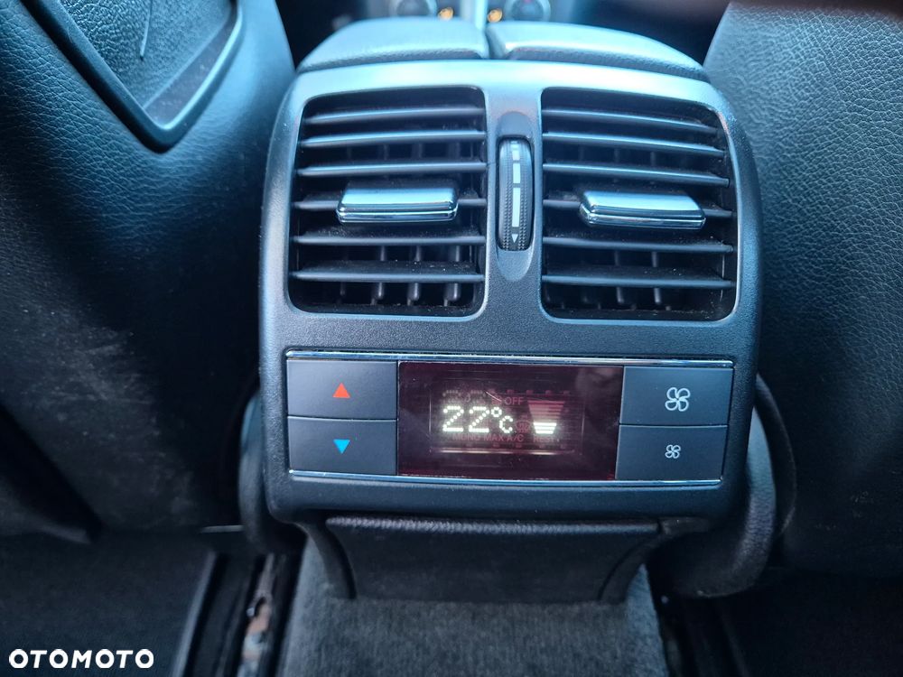 Mercedes-Benz Klasa C 320 T CDI DPF 4Matic 7G-TRONIC Avantgarde - 21