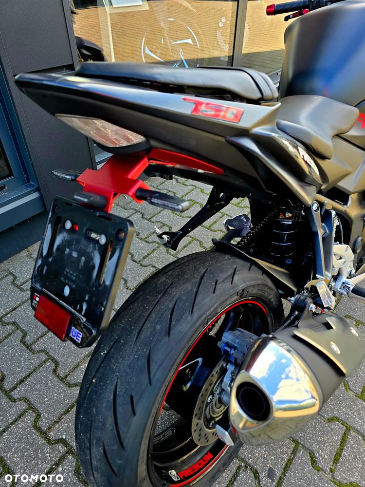 Suzuki GSR - 34
