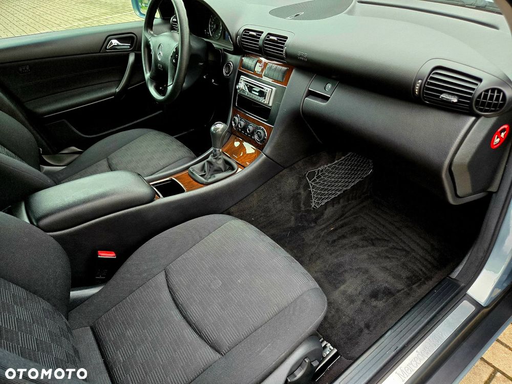 Mercedes-Benz Klasa C 180 Kompressor Classic Sport Edition - 16