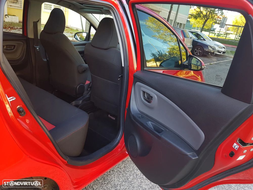 Toyota Yaris 1.4 D-4D Sport+P.Techno +T.Panoramico - 38