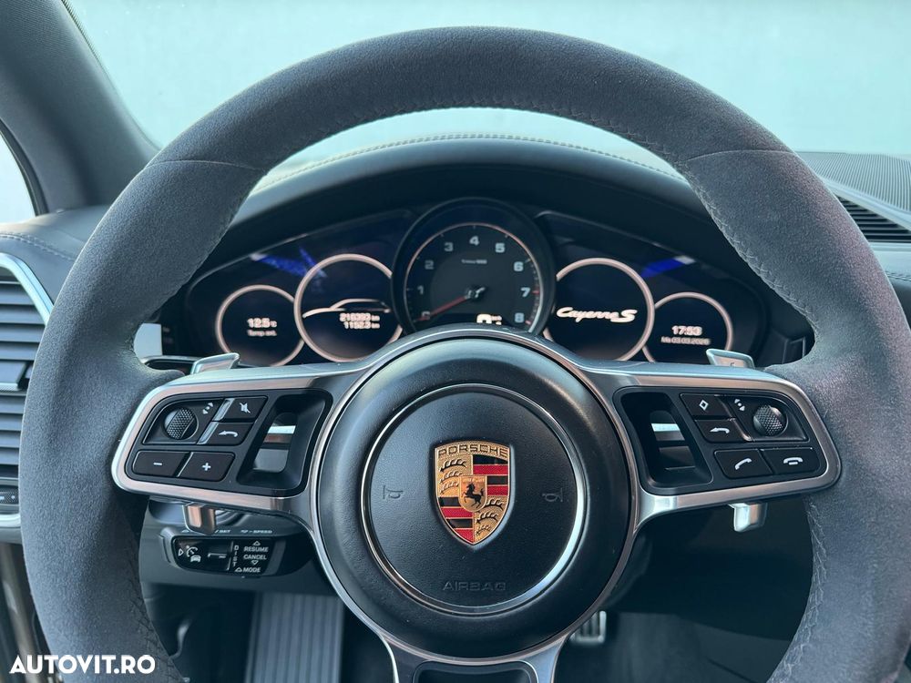 Porsche Cayenne S - 32
