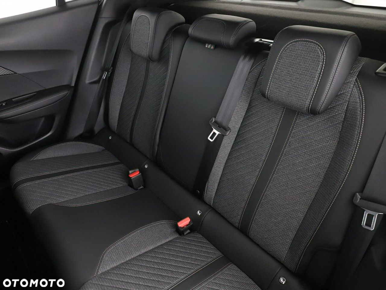 Peugeot 2008 PureTech 100 Allure - 17