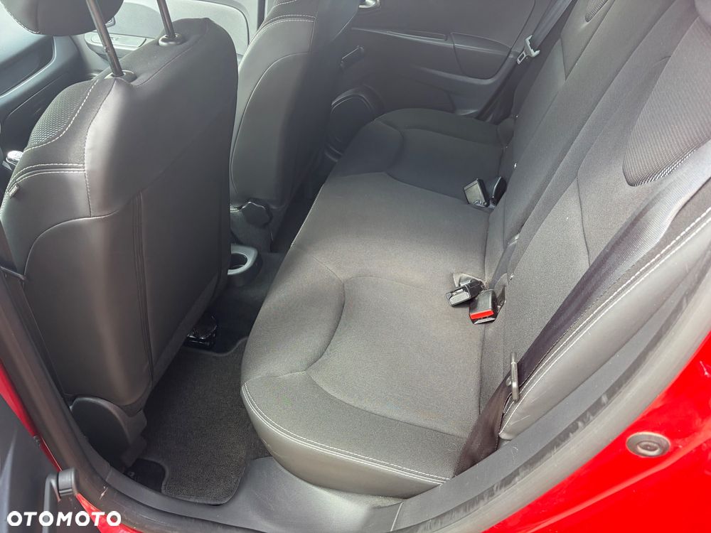 Renault Clio 1.2 16V 75 Life - 12