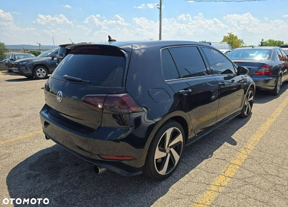 Volkswagen Golf - 4