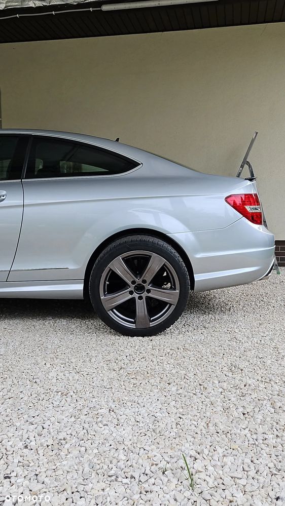 Mercedes-Benz Klasa C 180 CGI BlueEff - 30