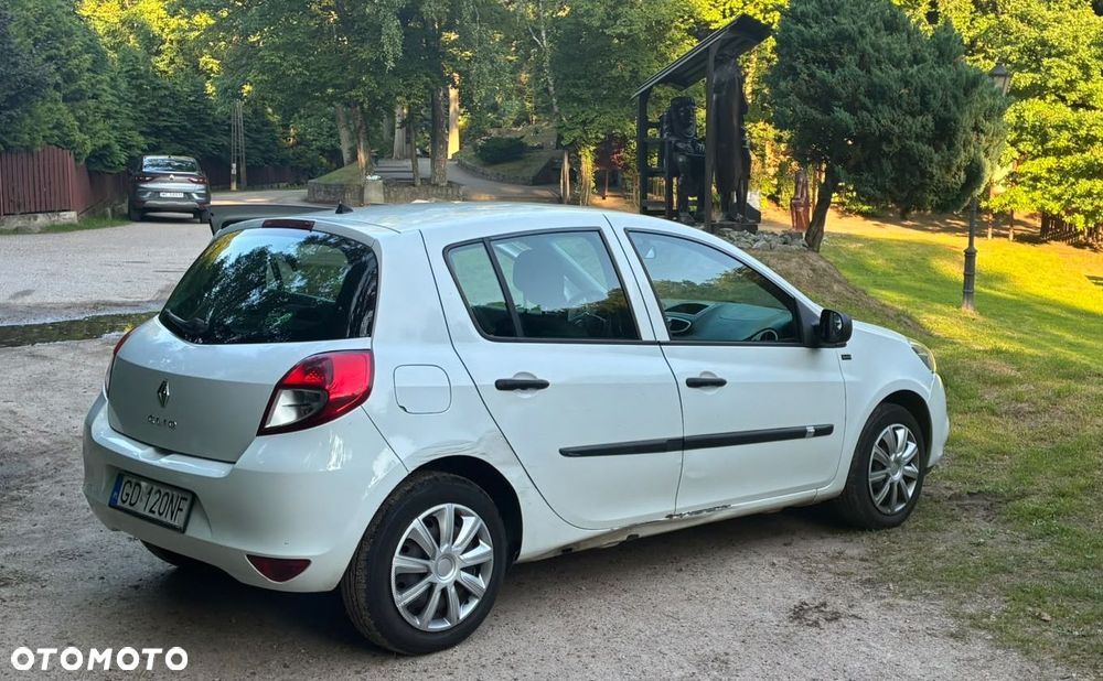 Renault Clio 1.2 16V Alize - 9
